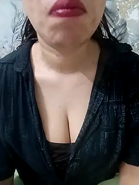 Haniya-143 online show from April 25, 2026, 10:18 pm