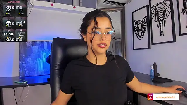Snapshot of Ariana_Pierce chatting on February 22, 2025, 5:34 am Ariana Pierce online show from February 22, 2025, 5:34 am
