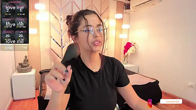 Snapshot of Ariana_Pierce chatting on February 27, 2025, 8:28 am Ariana Pierce online show from February 27, 2025, 8:28 am