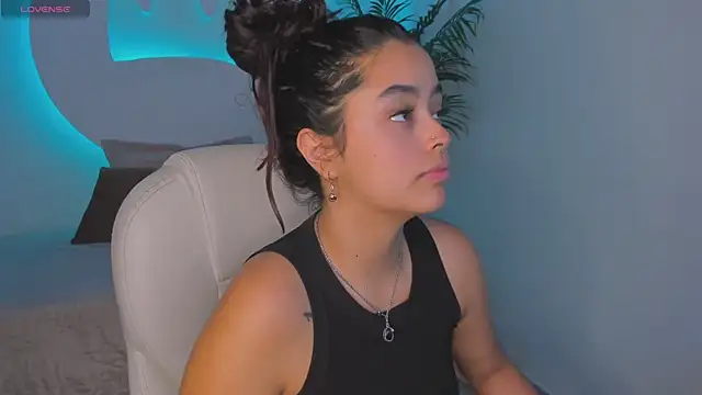 Snapshot of Ariana_Pierce chatting on October 22, 2025, 12:27 pm Ariana Pierce online show from October 22, 2025, 12:27 pm