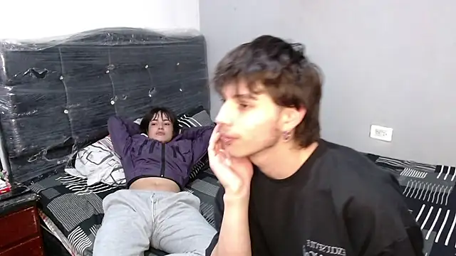 Snapshot of pervertsteens3 chatting on December 17, 2024, 11:27 pm pervertsteens3 online show from December 17, 2024, 11:27 pm