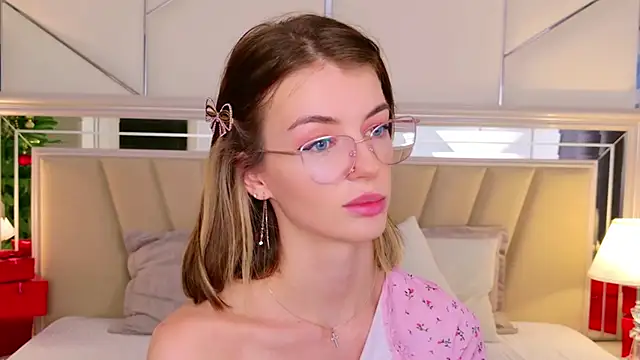 MeganMour online show from December 13, 2025, 7:53 pm