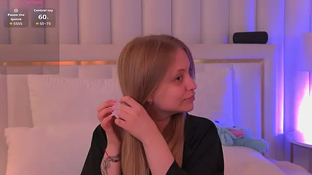 Snapshot of DorisHell chatting on September 12, 2025, 6:08 pm DorisHell online show from September 12, 2025, 6:08 pm