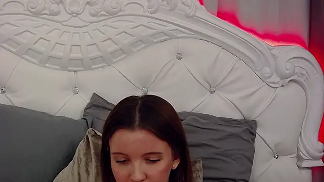 EvansMilana online show from March 1, 2025, 9:48 pm