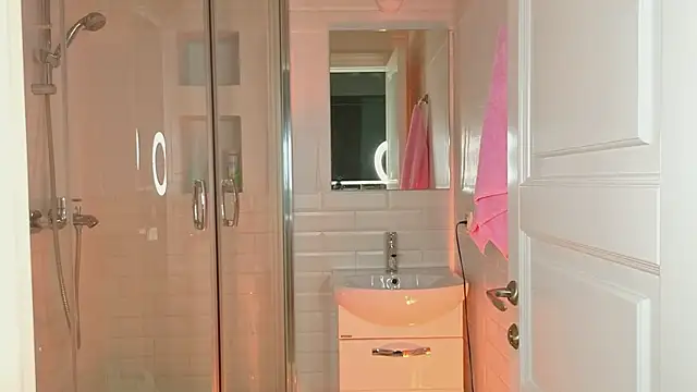 Snapshot of Mia_Mia_M chatting on January 7, 2025, 6:05 am Mia Mia M online show from January 7, 2025, 6:05 am