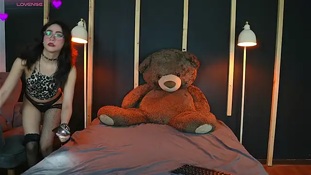 Snapshot of vampy_dolll chatting on March 17, 2025, 9:02 pm vampy dolll online show from March 17, 2025, 9:02 pm