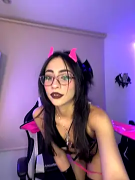 Snapshot of vampy_dolll chatting on December 5, 2025, 10:02 am vampy dolll online show from December 5, 2025, 10:02 am