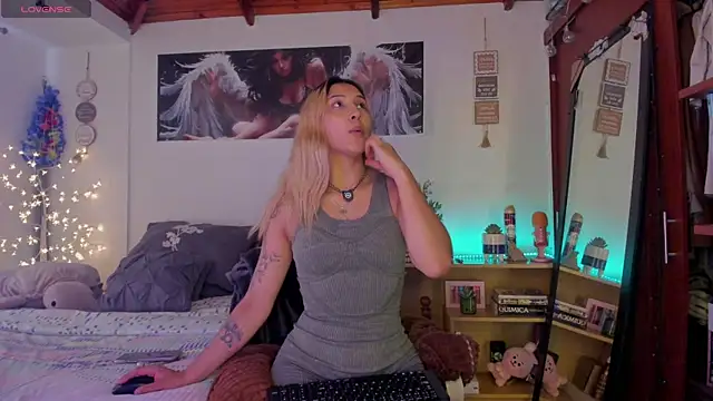 cuteweed420 online show from April 27, 2026, 8:18 pm