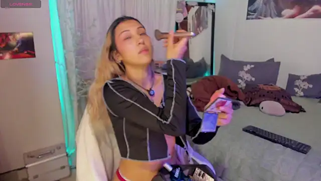 cuteweed420 online show from May 27, 2026, 11:13 pm