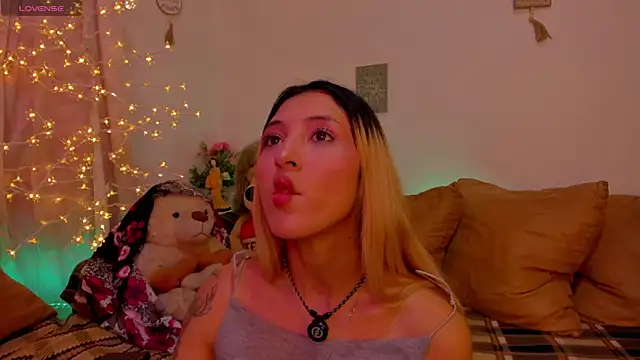 cuteweed420 online show from July 27, 2026, 11:12 pm