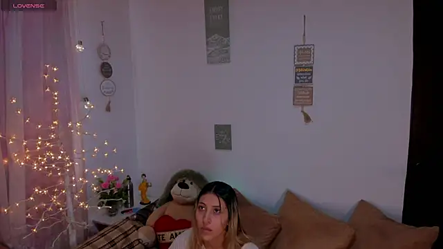 cuteweed420 online show from July 29, 2026, 8:18 pm