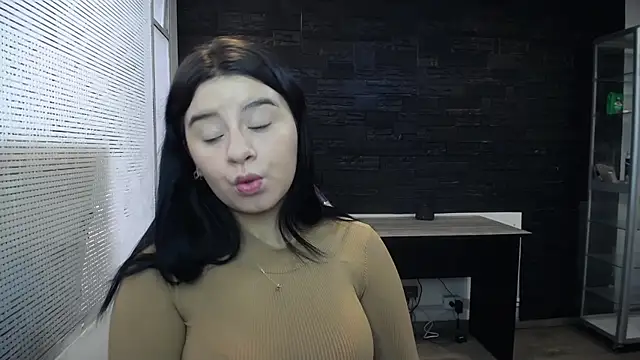 Snapshot of SaraBraun_ chatting on December 29, 2024, 1:06 pm SaraBraun online show from December 29, 2024, 1:06 pm