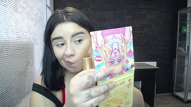 Snapshot of SaraBraun_ chatting on December 30, 2024, 1:36 pm SaraBraun online show from December 30, 2024, 1:36 pm