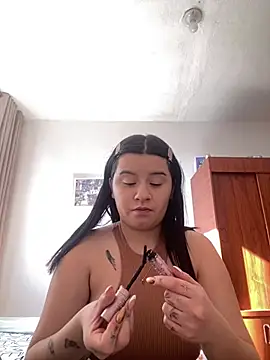 Snapshot of SaraBraun_ chatting on January 21, 2025, 1:32 pm SaraBraun online show from January 21, 2025, 1:32 pm