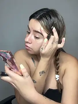 Snapshot of SaraBraun_ chatting on May 8, 2026, 5:40 pm SaraBraun online show from May 8, 2026, 5:40 pm