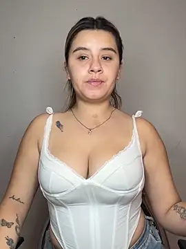 Snapshot of SaraBraun_ chatting on May 20, 2026, 5:19 pm SaraBraun online show from May 20, 2026, 5:19 pm