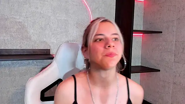 Snapshot of ArtemisaBlake chatting on January 8, 2025, 9:12 pm ArtemisaBlake online show from January 8, 2025, 9:12 pm