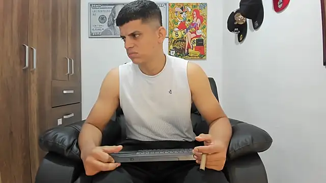 Snapshot of boss_of_cash chatting on September 28, 2025, 3:39 pm boss of cash online show from September 28, 2025, 3:39 pm