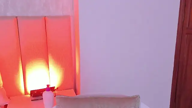 Snapshot of Michell_Wallker chatting on February 20, 2025, 1:36 am Michell Wallker online show from February 20, 2025, 1:36 am