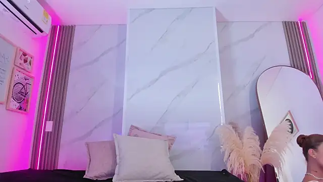 Snapshot of Chlooee__ chatting on January 21, 2025, 1:29 am Chlooee online show from January 21, 2025, 1:29 am