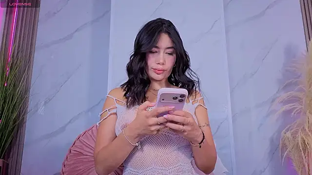 Chlooee   online show from February 5, 2026, 1:32 am