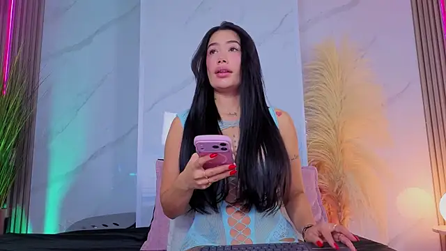 Chlooee   online show from July 10, 2026, 5:04 pm