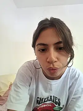 Snapshot of Jazmin-Cerezita chatting on December 18, 2024, 4:28 pm Jazmin-Cerezita online show from December 18, 2024, 4:28 pm