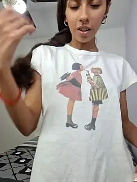 Snapshot of Jazmin-Cerezita chatting on January 10, 2025, 10:25 pm Jazmin-Cerezita online show from January 10, 2025, 10:25 pm