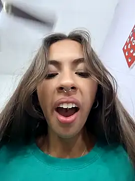 Snapshot of Jazmin-Cerezita chatting on February 1, 2025, 1:30 pm Jazmin-Cerezita online show from February 1, 2025, 1:30 pm