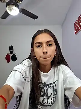 Snapshot of Jazmin-Cerezita chatting on February 26, 2025, 11:26 pm Jazmin-Cerezita online show from February 26, 2025, 11:26 pm