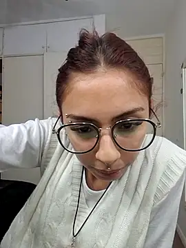 Snapshot of Jazmin-Cerezita chatting on October 30, 2025, 1:07 am Jazmin-Cerezita online show from October 30, 2025, 1:07 am