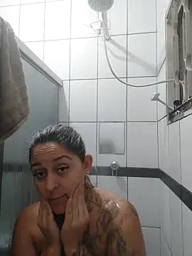 baixinhaloira online show from November 3, 2025, 12:24 am