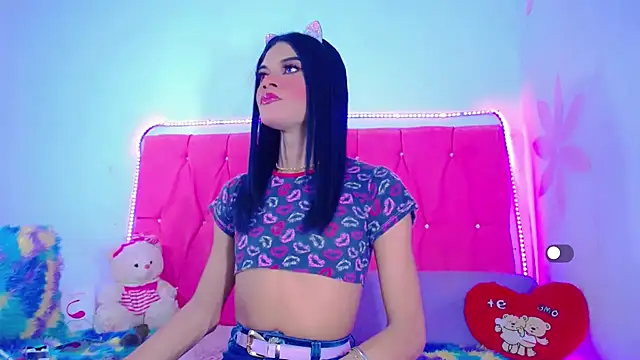 Snapshot of Theylor_Rouse chatting on March 4, 2025, 5:11 am Theylor Rouse online show from March 4, 2025, 5:11 am