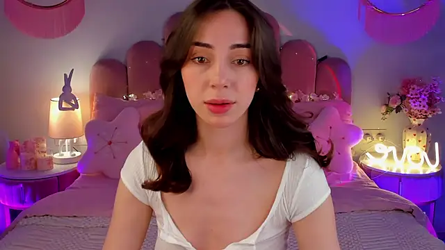 ElsaYoung online show from May 3, 2026, 7:09 pm
