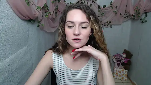 Snapshot of Lina_Star_S chatting on December 26, 2024, 10:37 am Lina Star S online show from December 26, 2024, 10:37 am