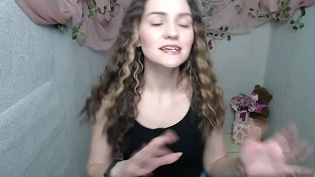 Snapshot of Lina_Star_S chatting on January 3, 2025, 6:33 am Lina Star S online show from January 3, 2025, 6:33 am