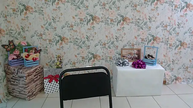 Snapshot of Lina_Star_S chatting on February 4, 2025, 6:57 am Lina Star S online show from February 4, 2025, 6:57 am