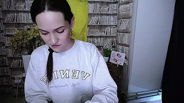 Snapshot of Lina_Star_S chatting on November 24, 2025, 10:15 am Lina Star S online show from November 24, 2025, 10:15 am