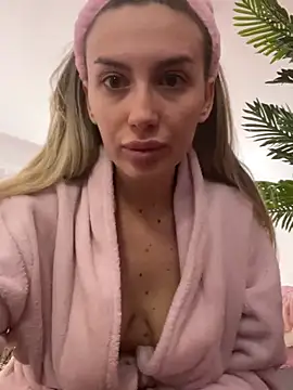 Snapshot of FelyJolie chatting on January 19, 2025, 10:17 am FelyJolie online show from January 19, 2025, 10:17 am