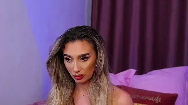 Snapshot of FelyJolie chatting on January 22, 2025, 3:18 pm FelyJolie online show from January 22, 2025, 3:18 pm