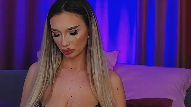 Snapshot of FelyJolie chatting on February 22, 2025, 1:57 pm FelyJolie online show from February 22, 2025, 1:57 pm