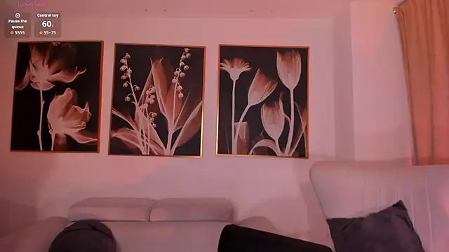 MiaFarrell  online show from February 12, 2026, 6:25 pm