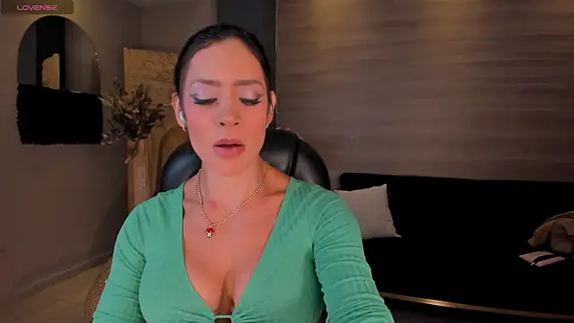 IsabelBornner online show from June 15, 2026, 6:32 pm