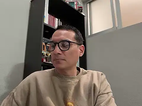 alex ruiz85 online show from June 16, 2026, 10:12 pm