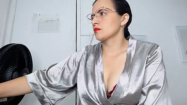 Snapshot of africa_holmes chatting on February 2, 2025, 1:23 am africa holmes online show from February 2, 2025, 1:23 am