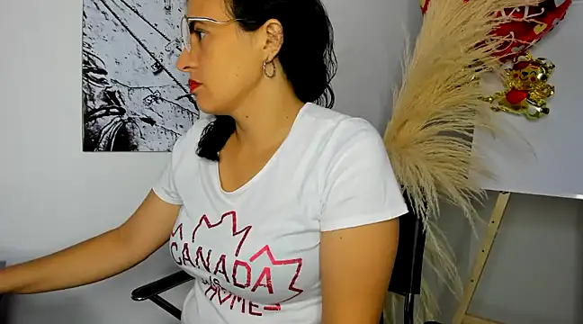 Snapshot of africa_holmes chatting on February 22, 2025, 1:33 am africa holmes online show from February 22, 2025, 1:33 am