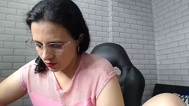 Snapshot of africa_holmes chatting on March 4, 2025, 1:45 am africa holmes online show from March 4, 2025, 1:45 am