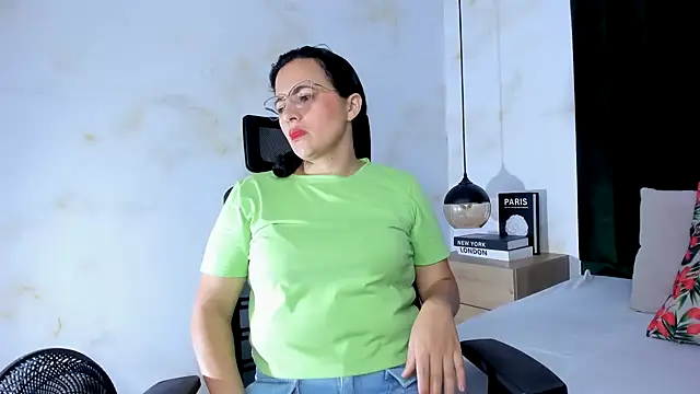 Snapshot of africa_holmes chatting on March 15, 2025, 1:52 am africa holmes online show from March 15, 2025, 1:52 am