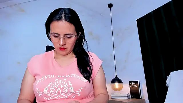 Snapshot of africa_holmes chatting on October 18, 2025, 2:03 am africa holmes online show from October 18, 2025, 2:03 am