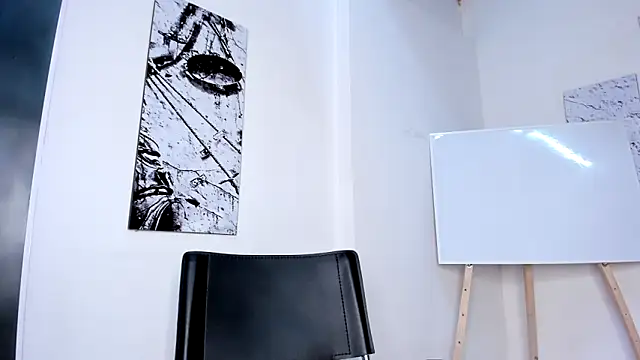 Snapshot of africa_holmes chatting on October 19, 2025, 2:23 am africa holmes online show from October 19, 2025, 2:23 am